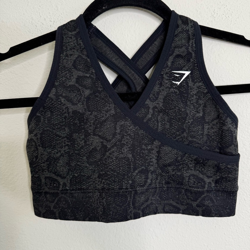 Gymshark Adapt Animal Seamless Sports Bra Medium Support Black Charcoal Size XS - Picture 2 of 9